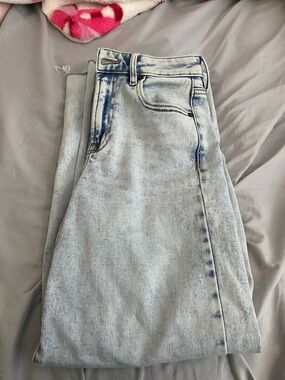 High-Rise Light Blue Wash Women's Jeans - Classic Straight